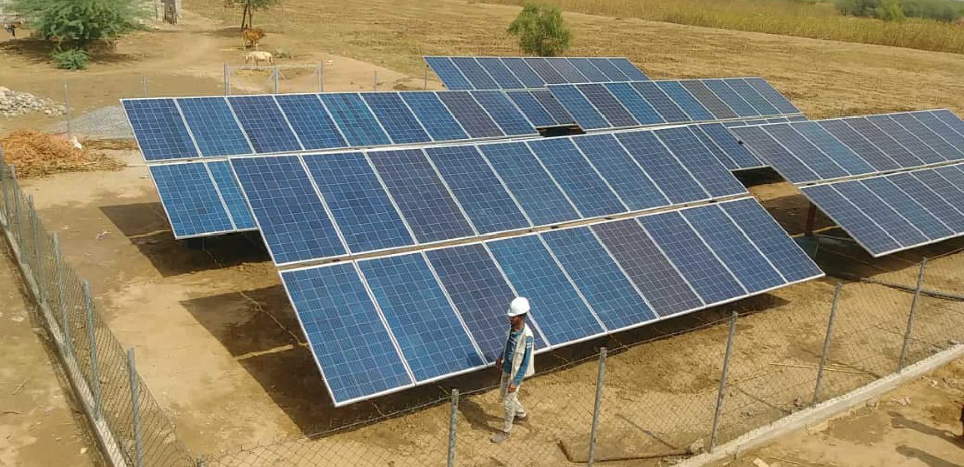 تركيب وحدة ضخ كاملة تعمل بنظام الطاقة الشمسية في مدينة الحديدة بمنطقة باجل.